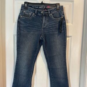 New Women’s Apt 9 Jeans Babyboot Cut Leg Curvy Fit Size 4